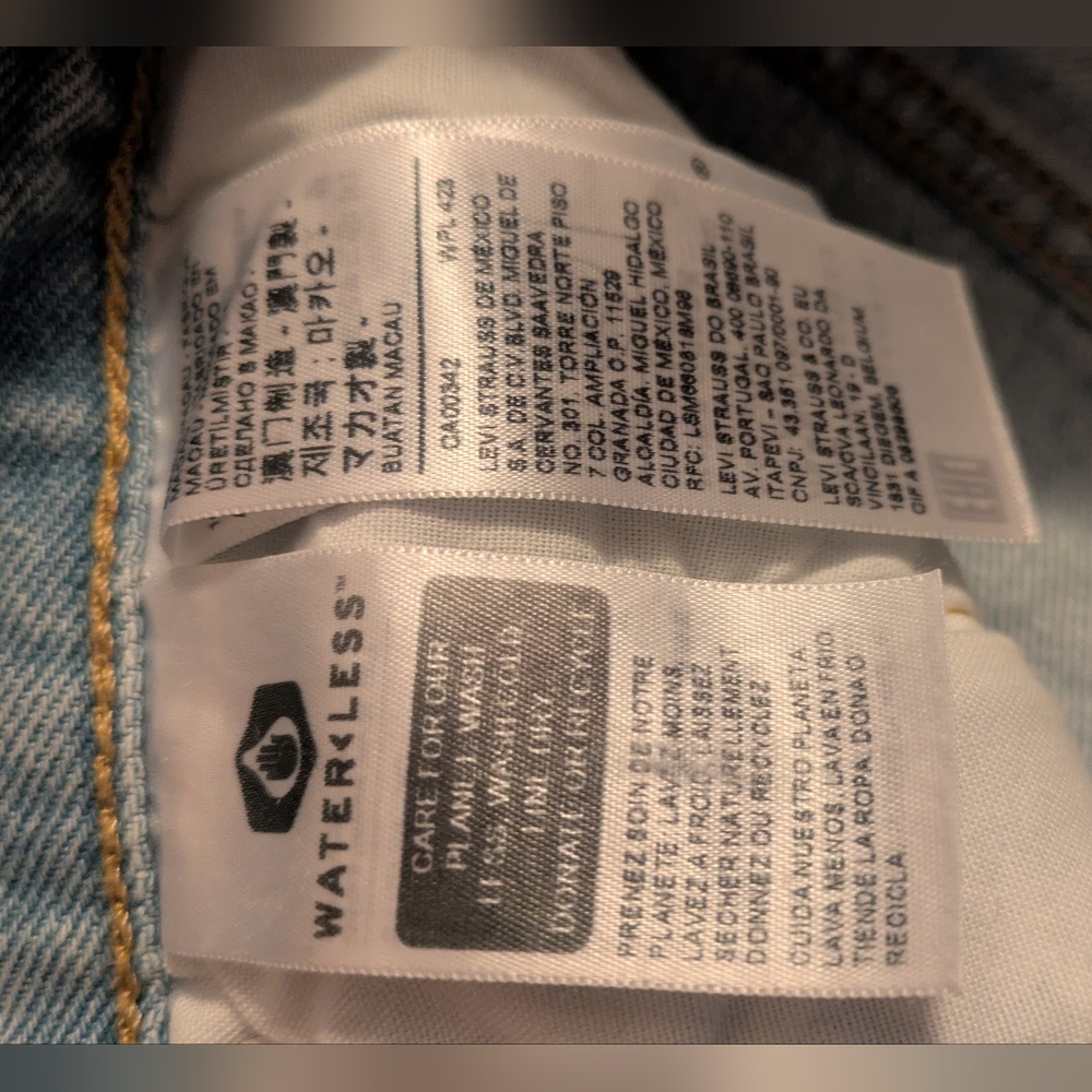 NWT Levi's Women's Light Blue 501 Denim Shorts - Picture 3 of 7